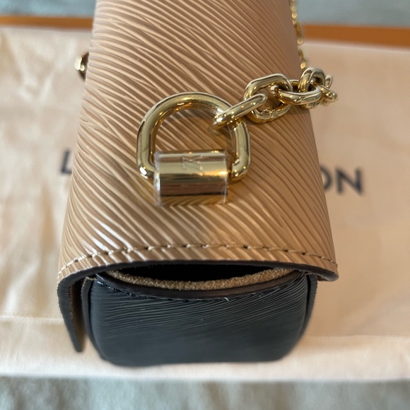 ✨Stunning Louis Vuitton Twist MM✨ - Picture 3 of 12